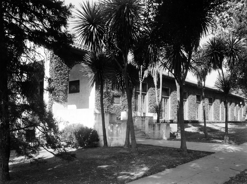 Zoom on the image : South Pasadena War Memorial Building
